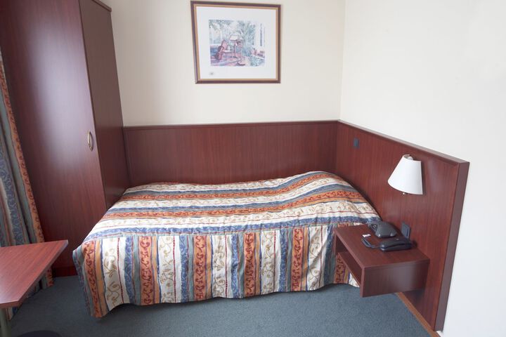Room 3 of 44