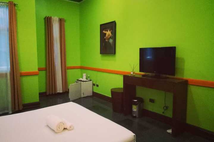 Room 26 of 80