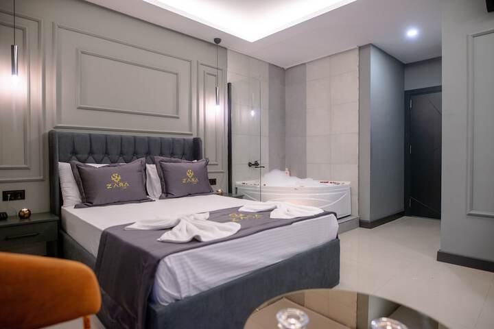 Room 18 of 28