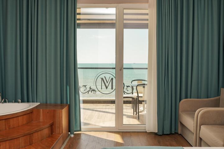 Room 104 of 182