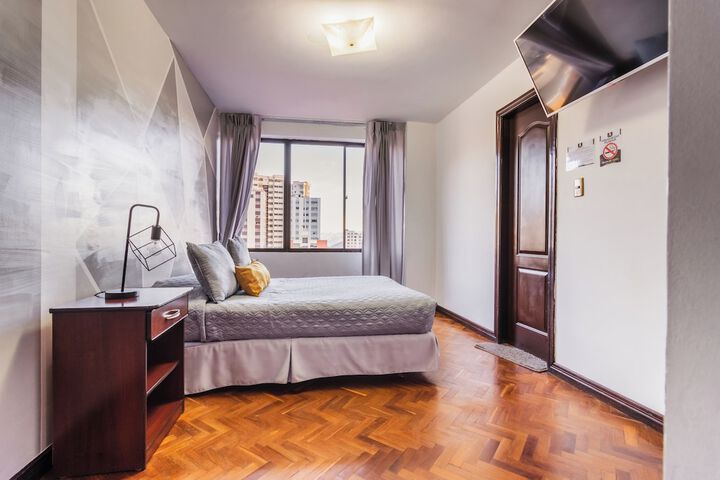 Room 4 of 36