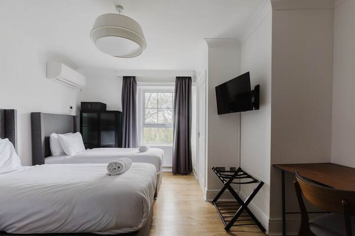 Room 27 of 135