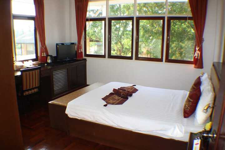 Room 12 of 159