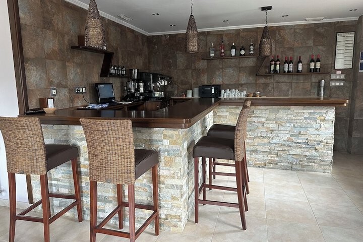 Lounge 63 of 77