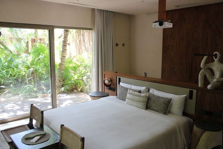Room 2 of 5