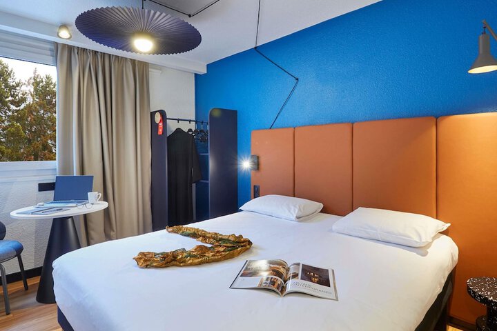 Room 8 of 49