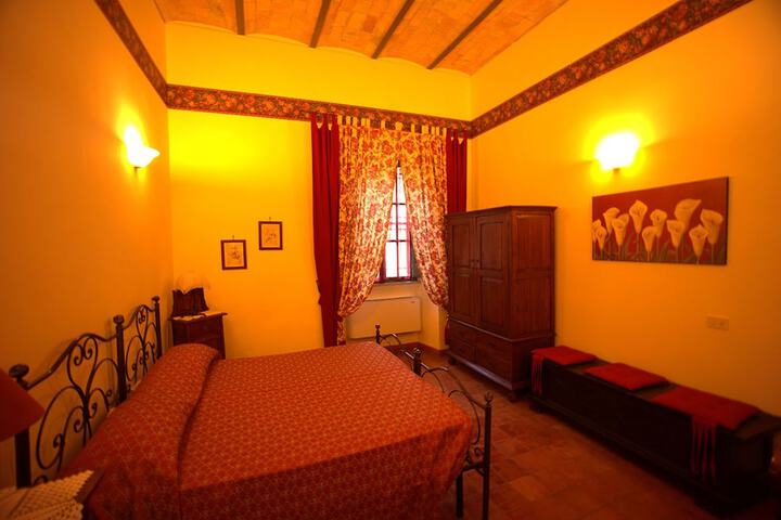 Room 21 of 28
