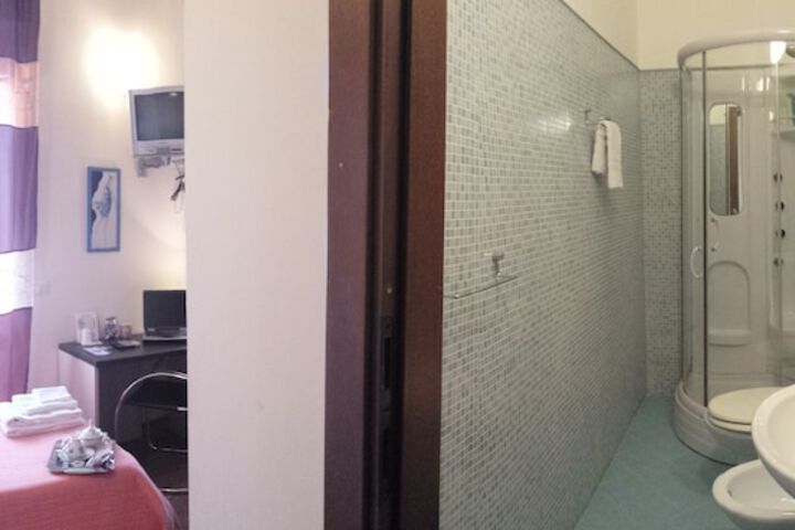 Room 6 of 50