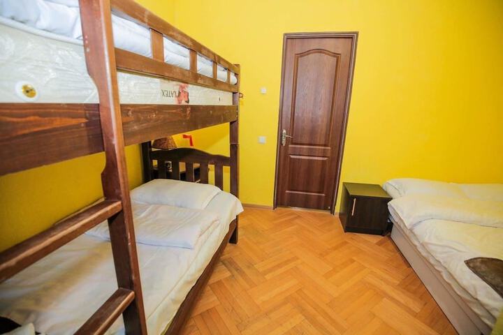 Room 32 of 39