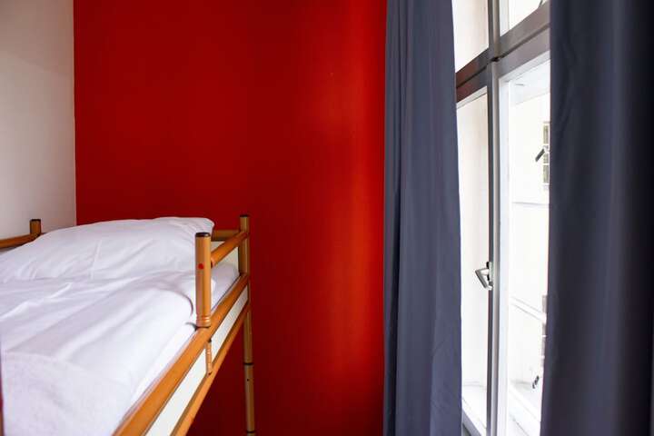 Room 27 of 52