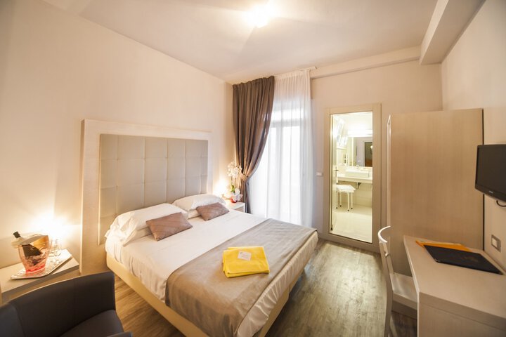 Room 4 of 43