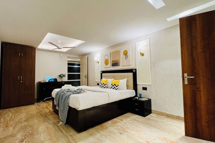 Room 8 of 36