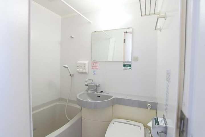 Room 10 of 34