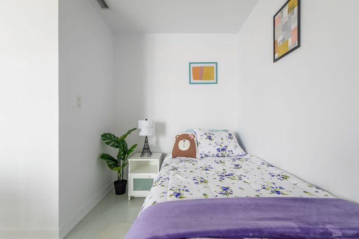 Room 106 of 112