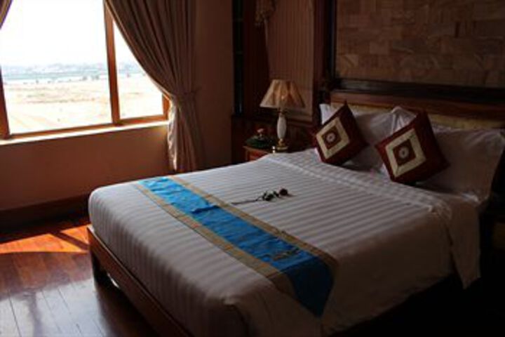 Room 33 of 76