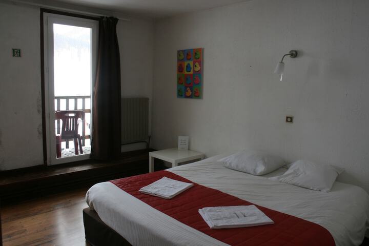 Room 17 of 27
