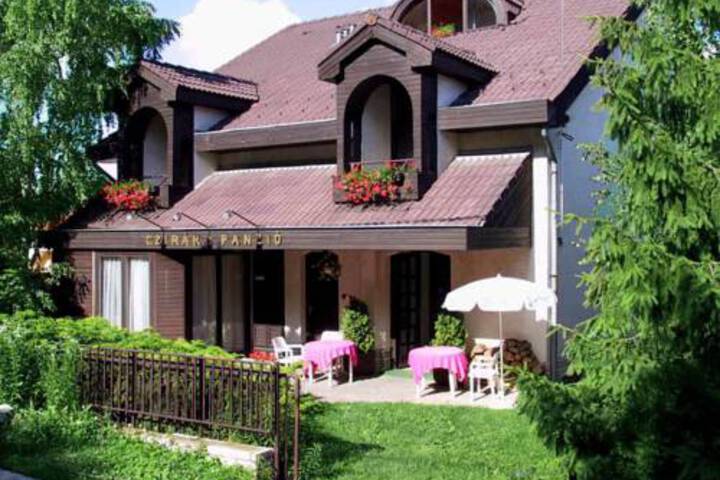 Cziráky Panzió & Hotel