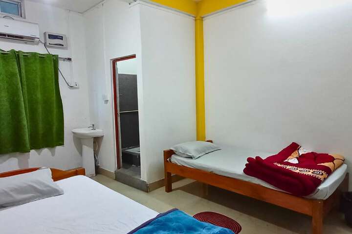 Room 8 of 32