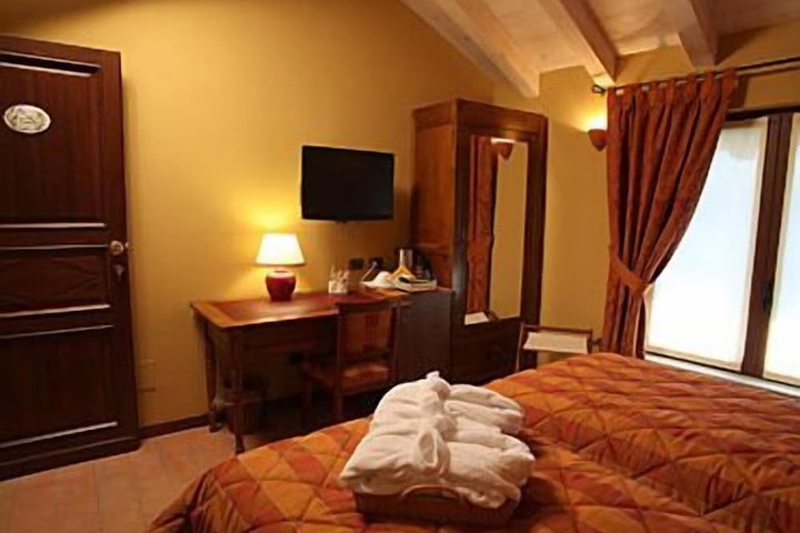 Room 13 of 35