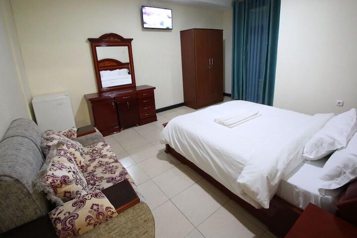 Room 8 of 13