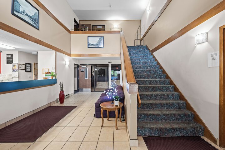 Entrance & Lobby