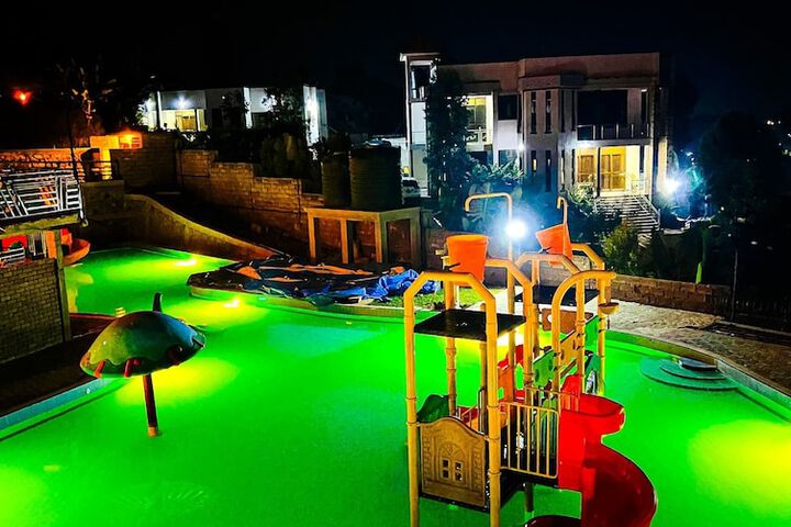 Pool 44 of 58