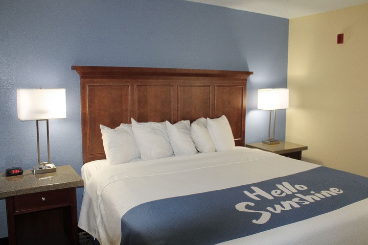 1 King Bed (13 of 14)
