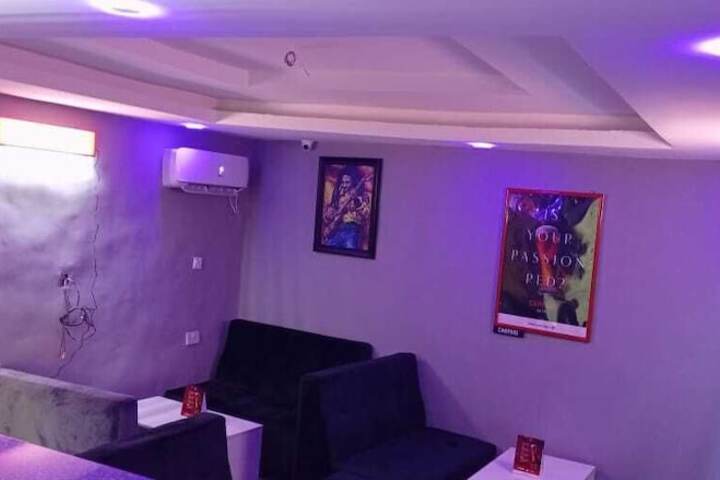 Lounge 25 of 31