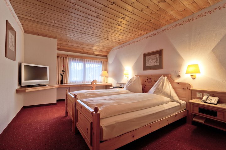 Room 12 of 64