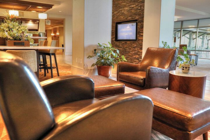 Lobby lounge