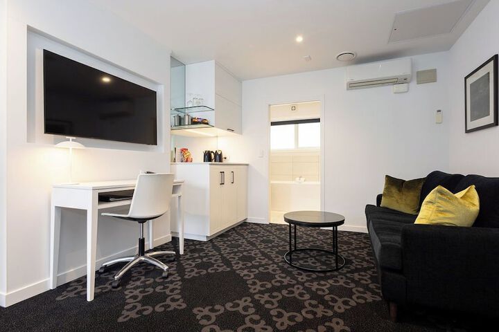 Room 32 of 67