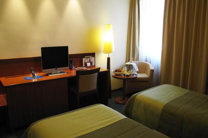 Room 10 of 56