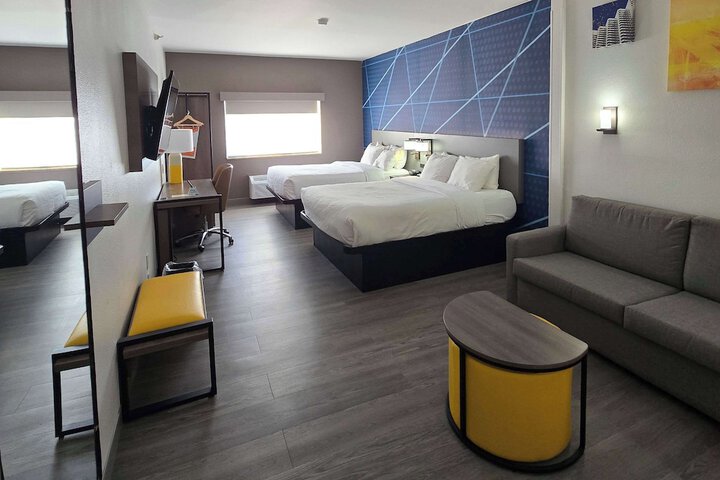 Room 12 of 25