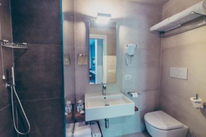 Room 10 of 79