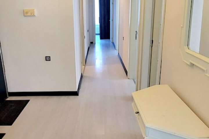 Room 44 of 271