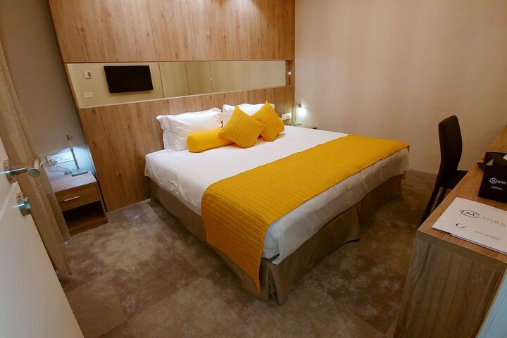 Room 9 of 97