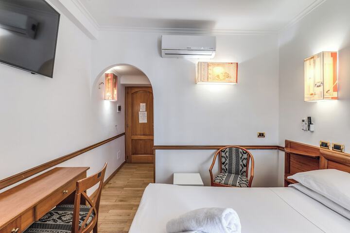Room 34 of 121