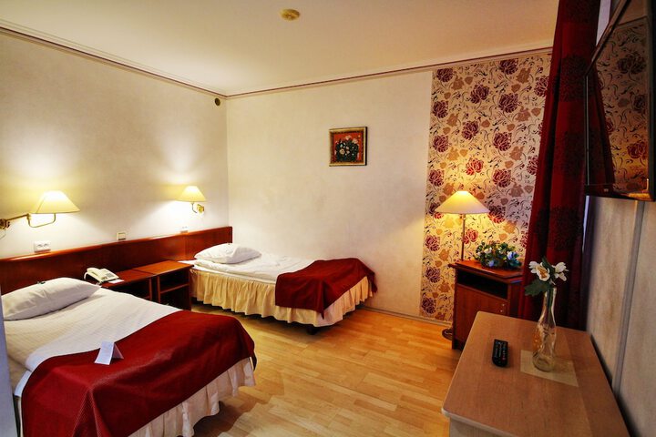 Room 12 of 66