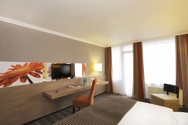 Room 12 of 36