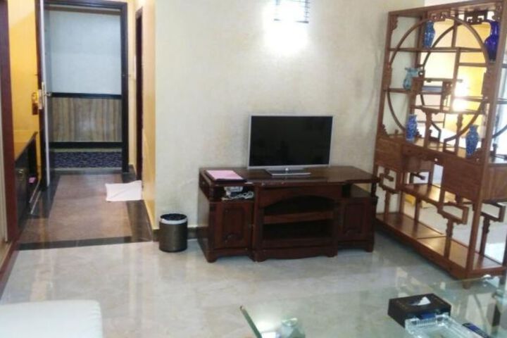 Room 10 of 14