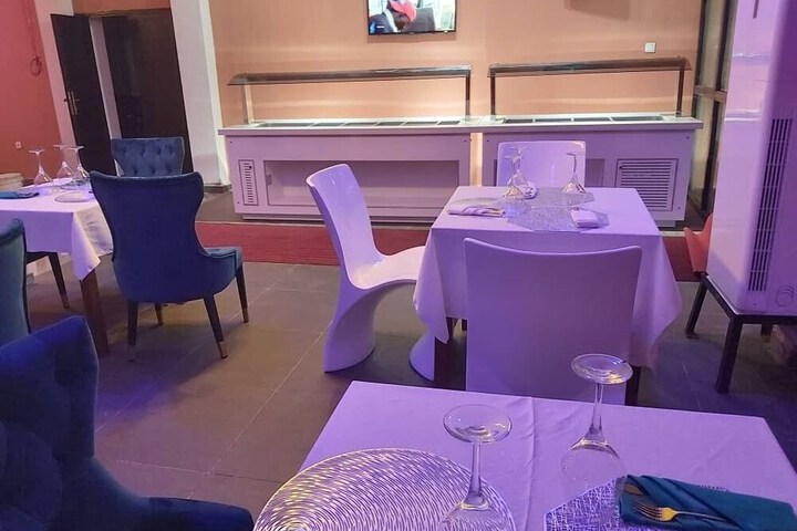 Dining 14 of 18