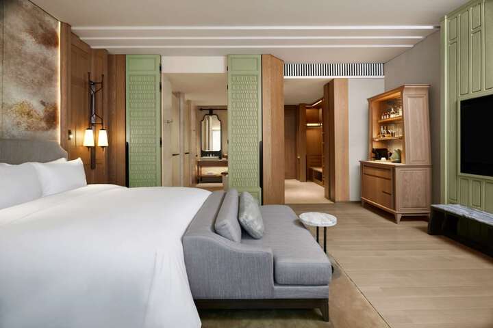 Room 18 of 110