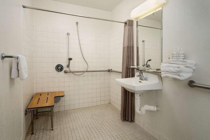 Room 10 of 12