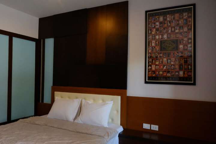 Room 10 of 25