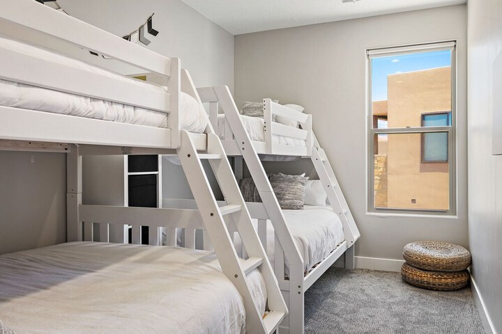 Room 4 of 42