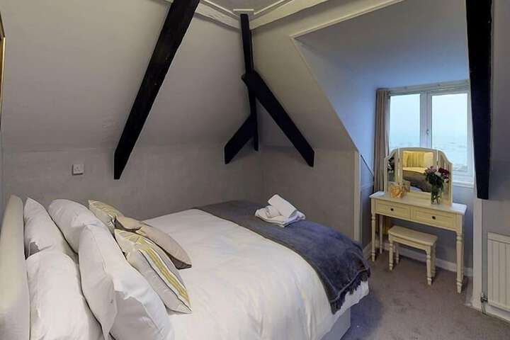 Room 15 of 37