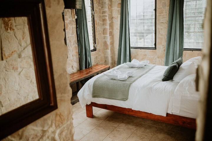 Room 5 of 169