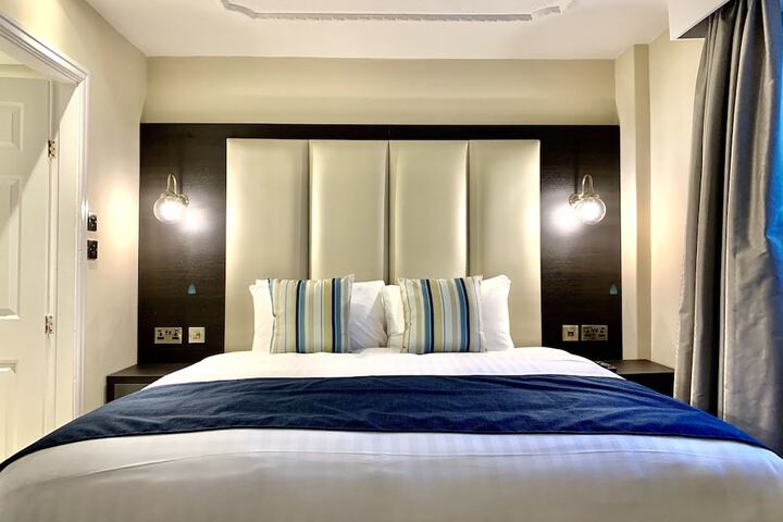 Room 10 of 105