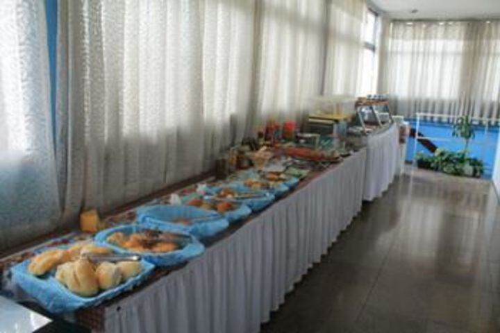 Dining 2 of 10