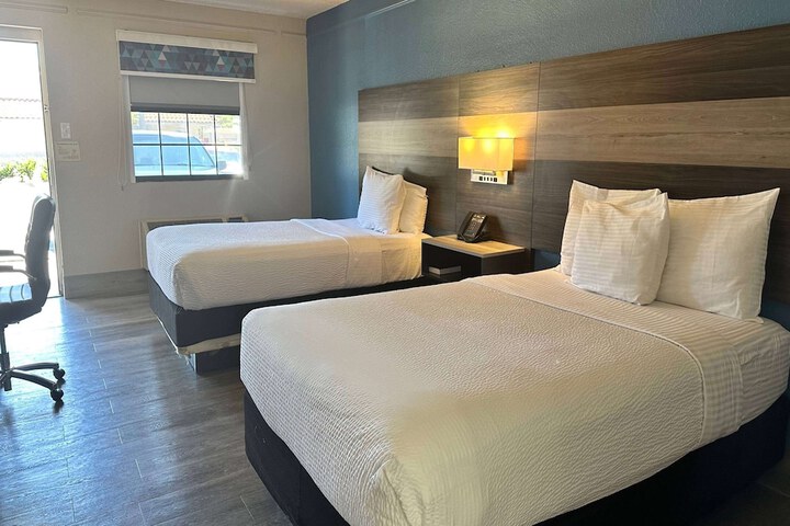 2 Double Beds (4 of 5)